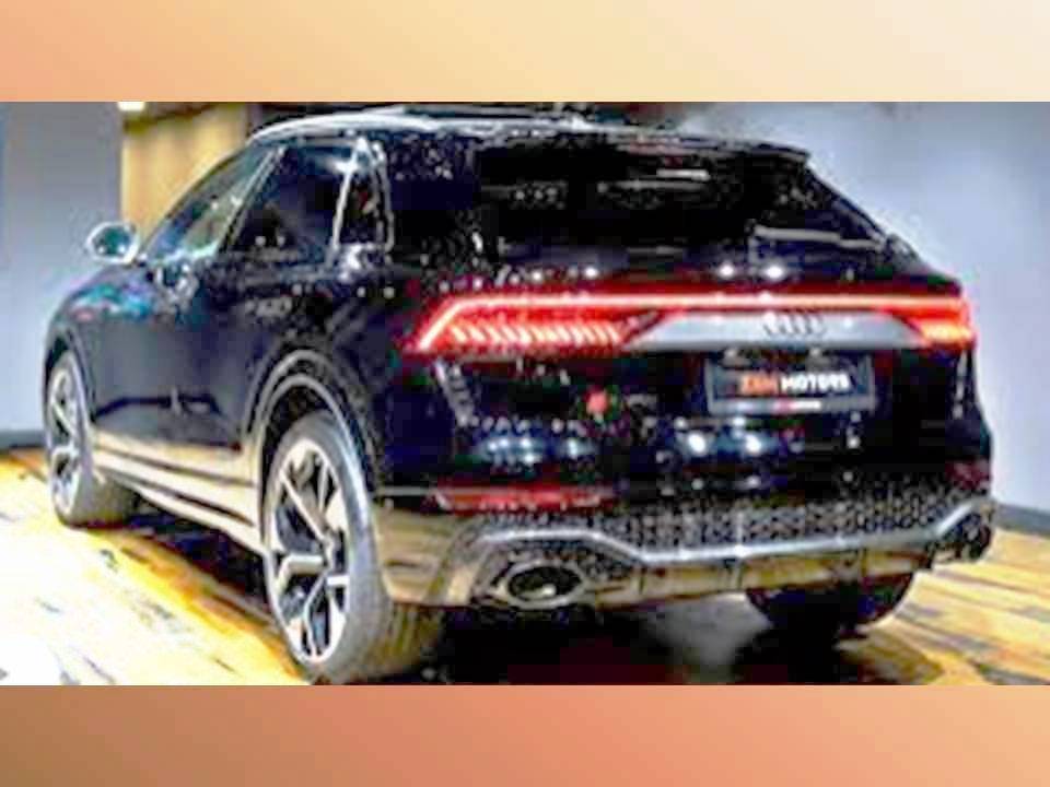 AUDI RSQ8